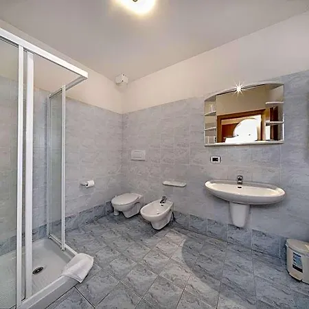 Karinhall 3*